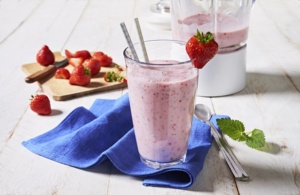 4 leckere Rezepte für Frühstück und Brunch Joghurt Erdbeer Smoothie Weihenstephan