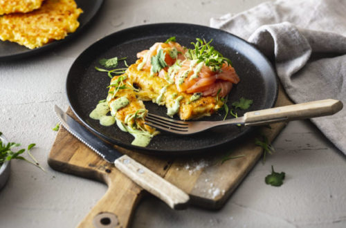 Pizza auf Japanisch: Rezept für Okonomiyaki mit Kartoffeln, Lachs und Kresse