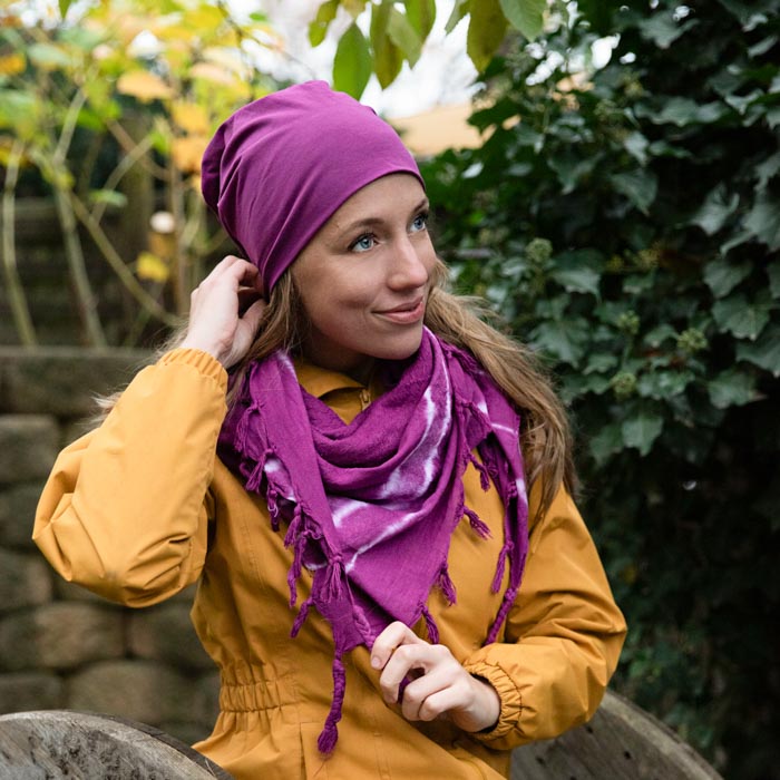 Farbenfroh eingekuschelt: Kleidung färben für die kalte Jahreszeit simplicol Textilfarbe intensiv Sinnliche Beere