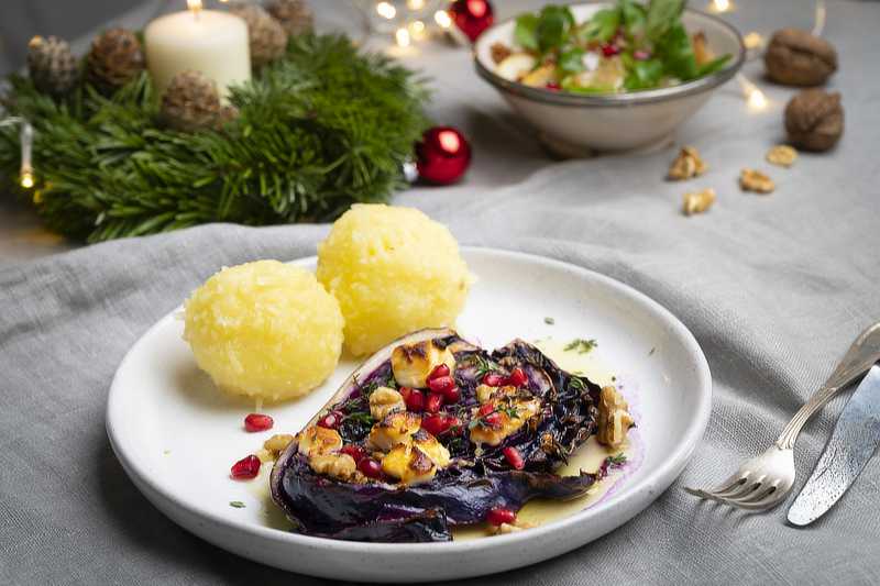 Veggie Weihnachtsmenü mit Feldsalat, Überbackenen Rotkohl und Mascarpone Trifle